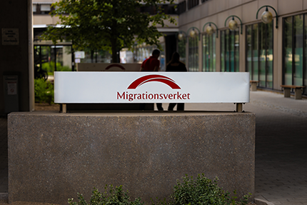 Skylt med Migrationsverkets logotyp.