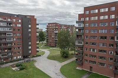 Quartier d’habitation avec immeubles d’appartements en Suède.